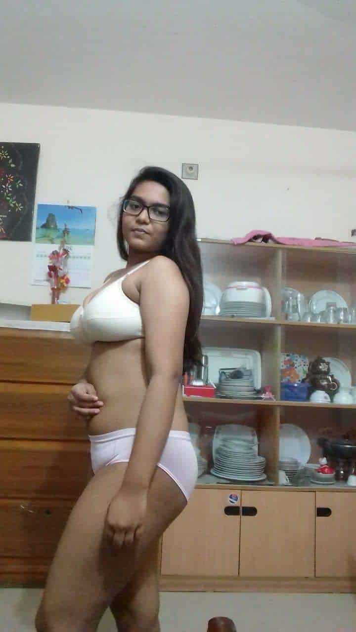Bengali hot sexy booby girl topless photos 4