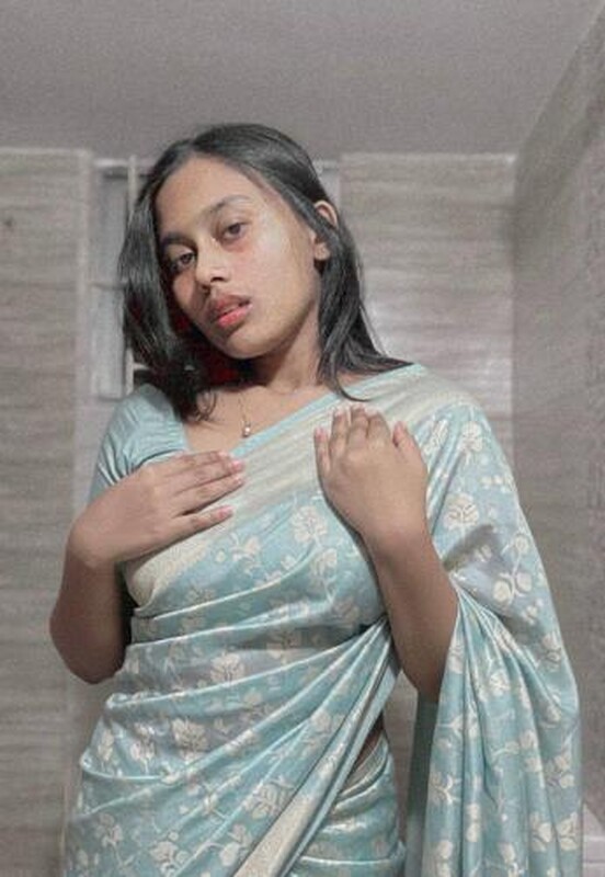 Bengali ladki ka photos shared online by her boyfriend 1