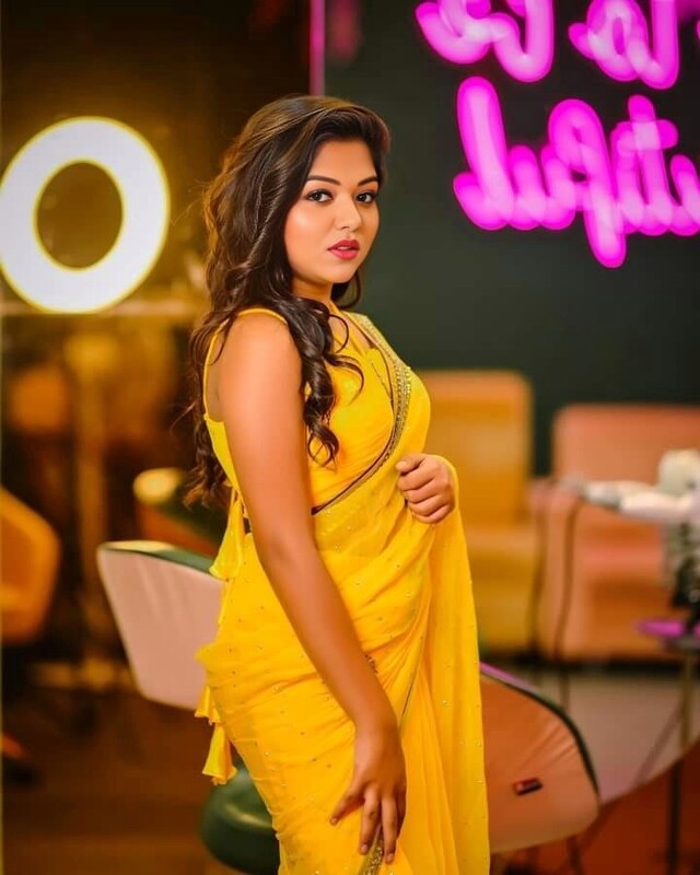 Bengali modeling girl nude HD pics with fingering 1