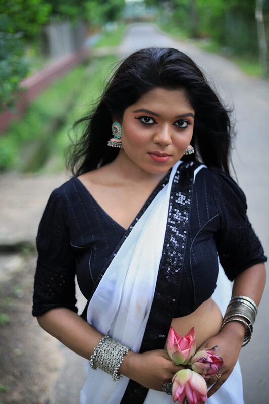 Bengali modeling girl nude HD pics with fingering 2