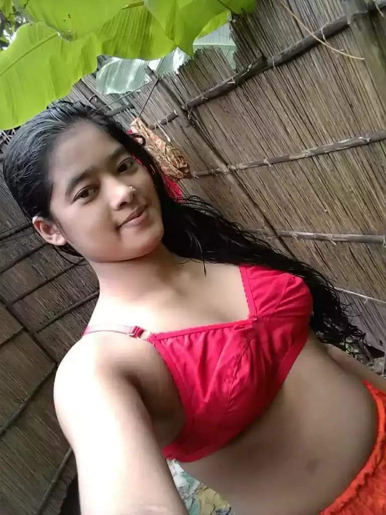 Bengali wife’s outdoor nude bath pics 13