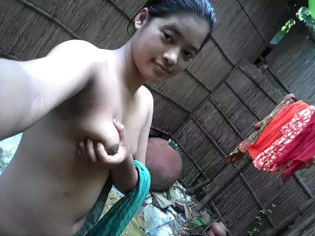 Bengali wife’s outdoor nude bath pics 3