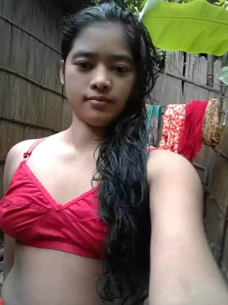 Bengali wife’s outdoor nude bath pics 7