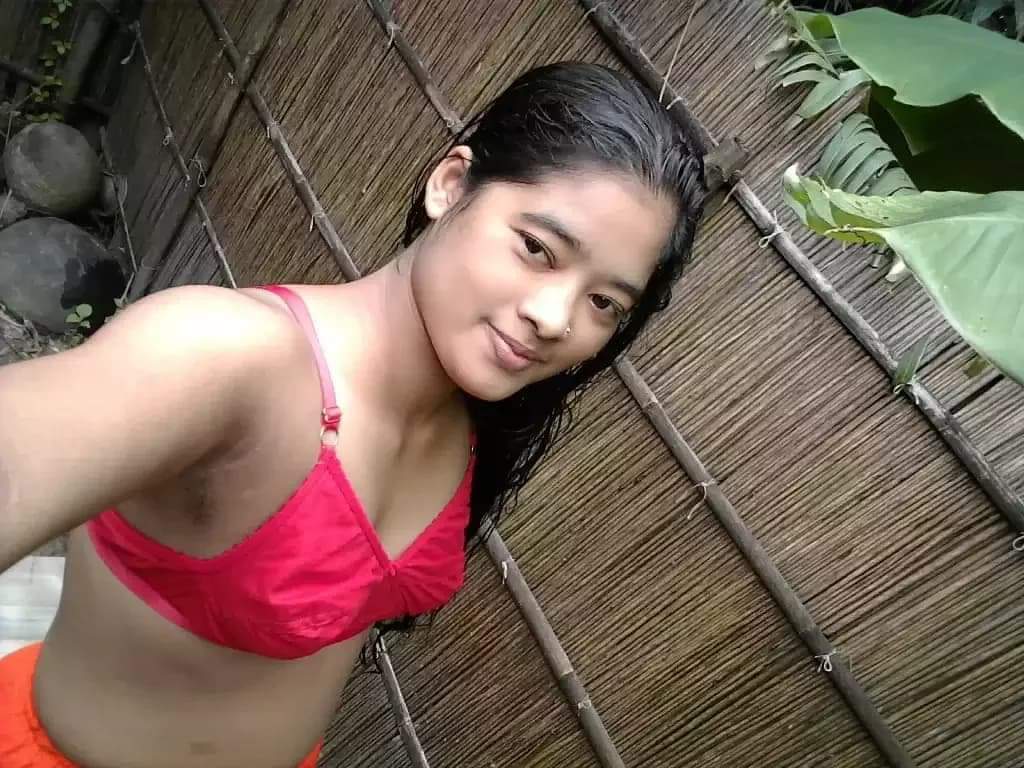 Bengali wife’s outdoor nude bath pics 9