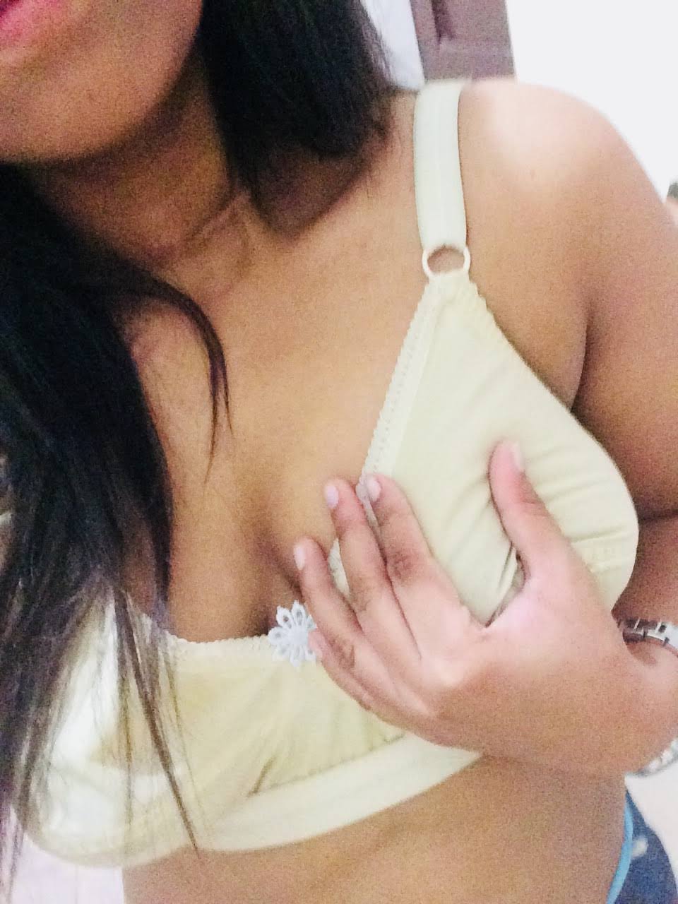 Bengaluru college girl posing nude photos 2