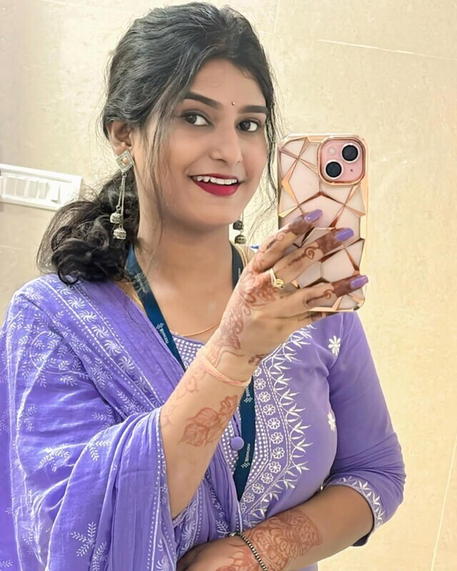 Bengaluru IT girl in hostel nude after dress change 3