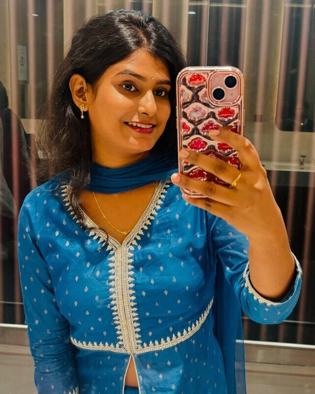 Bengaluru IT girl in hostel nude after dress change 4