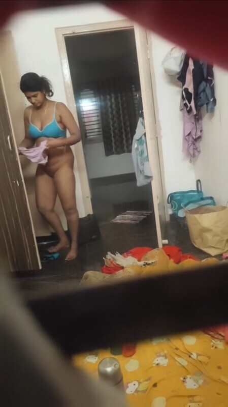 Bengaluru IT girl in hostel nude after dress change 6