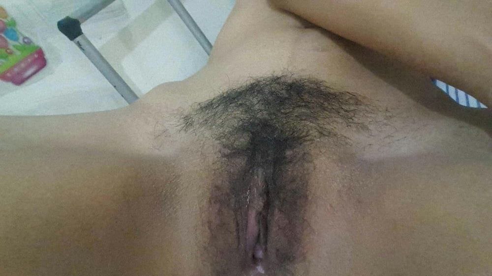 Bengaluru PG student hairy pussy nude photos 10