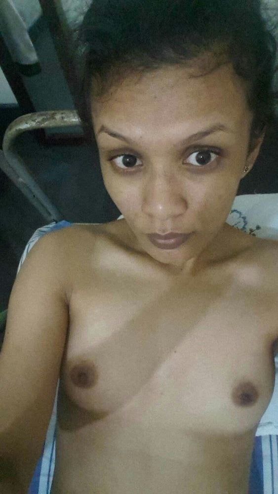 Bengaluru PG student hairy pussy nude photos 4