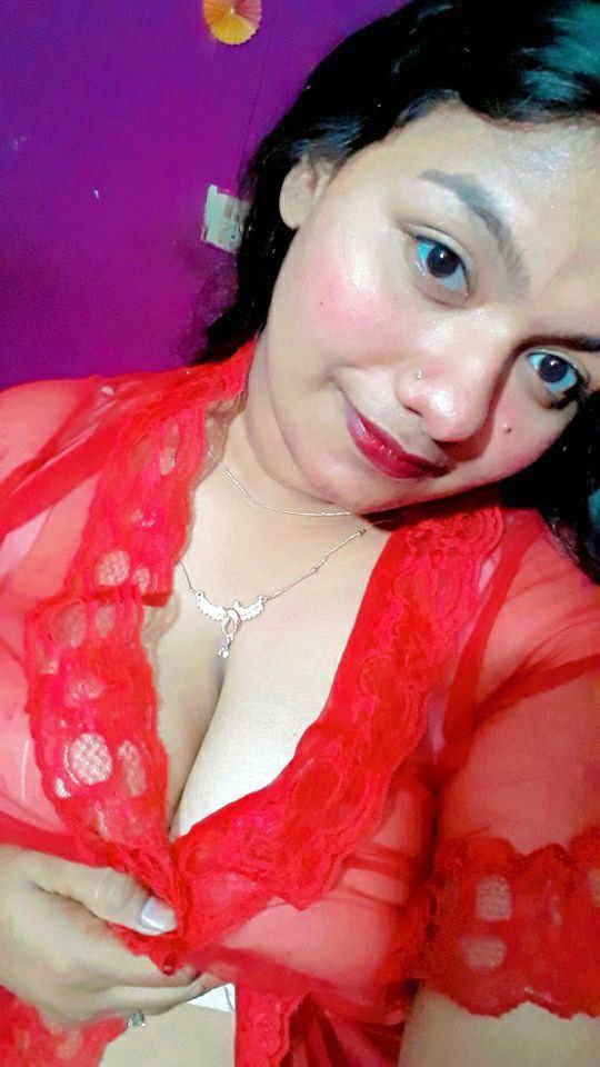 Bhabhi opening nighty and showing sexy boobs 1