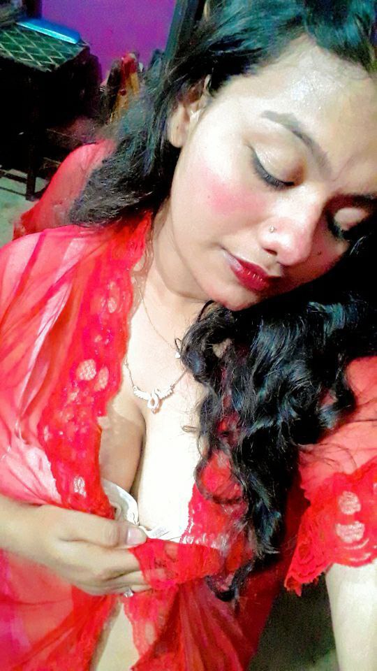 Bhabhi opening nighty and showing sexy boobs 3
