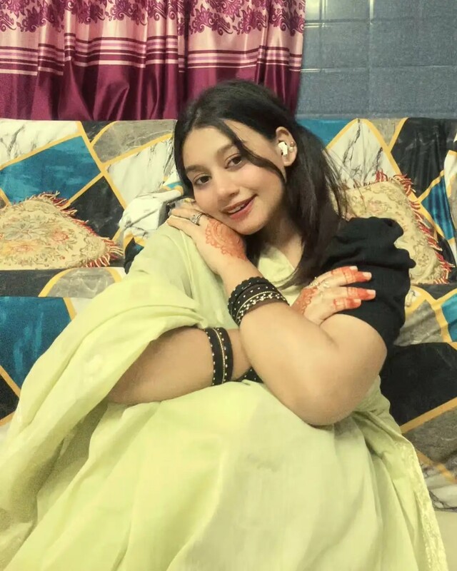 Big ass Bengali babe nude poses exposing pics 1