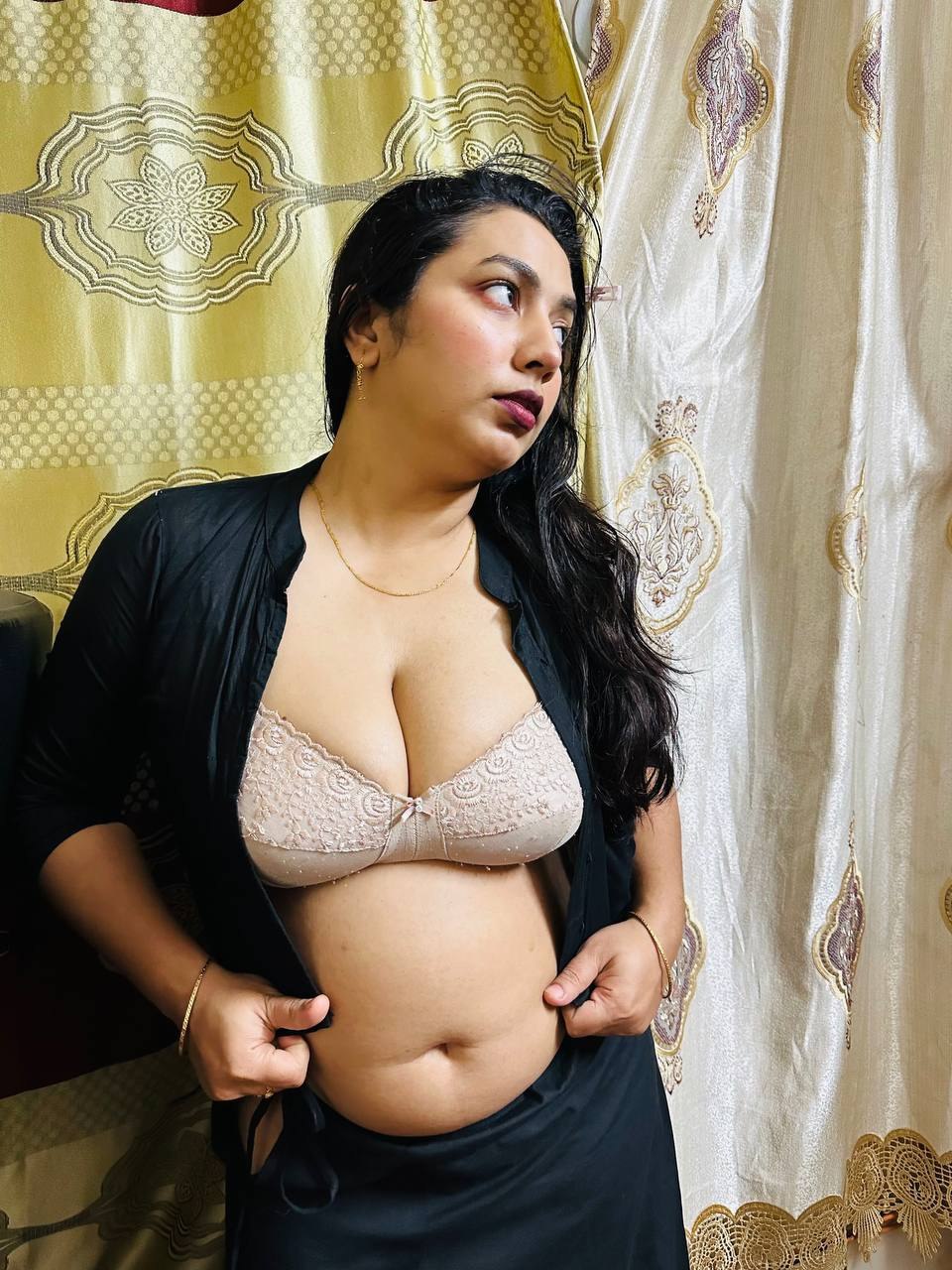 Big ass bhabhi naked doggy fucking position 6