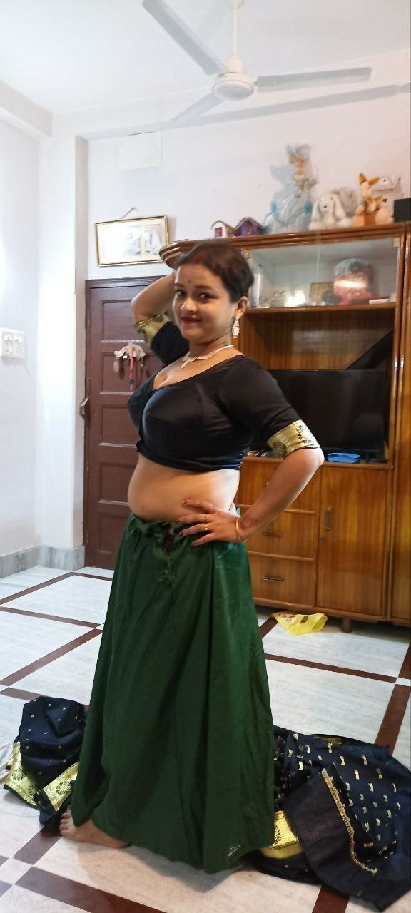 Big ass busty bhabhi hotness loaded nude pics 4