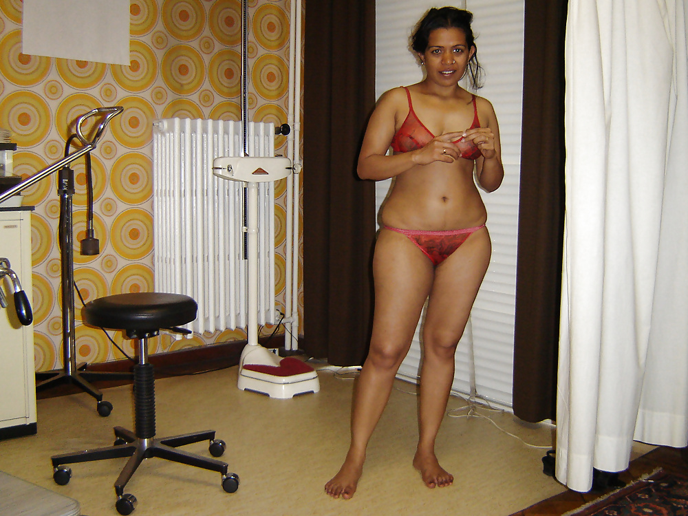 Big ass Desi wife exposed her naked beauty 1
