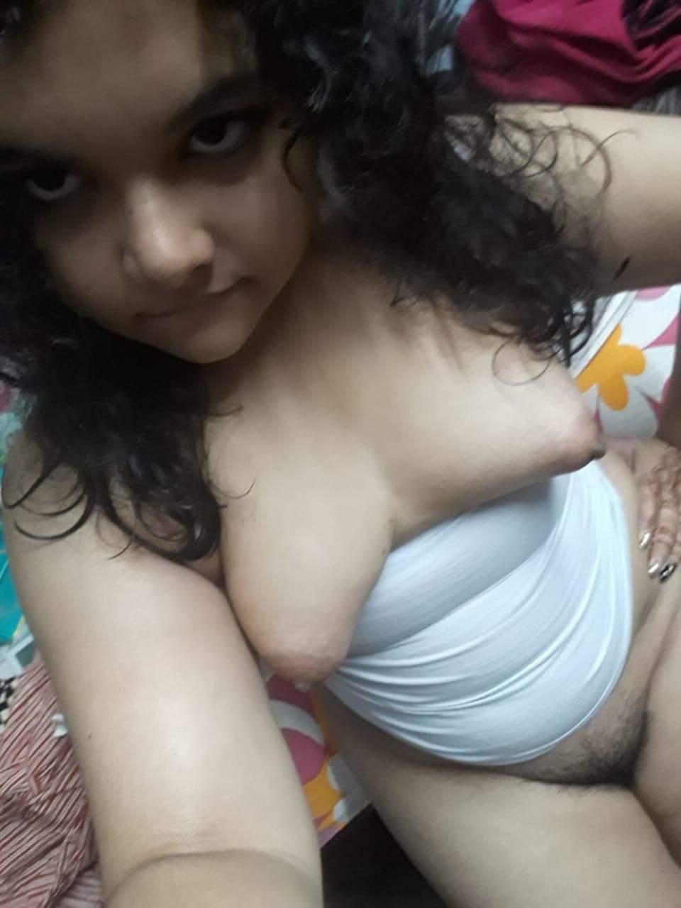 Big ass girlfriend nude sexually tempting pics 6