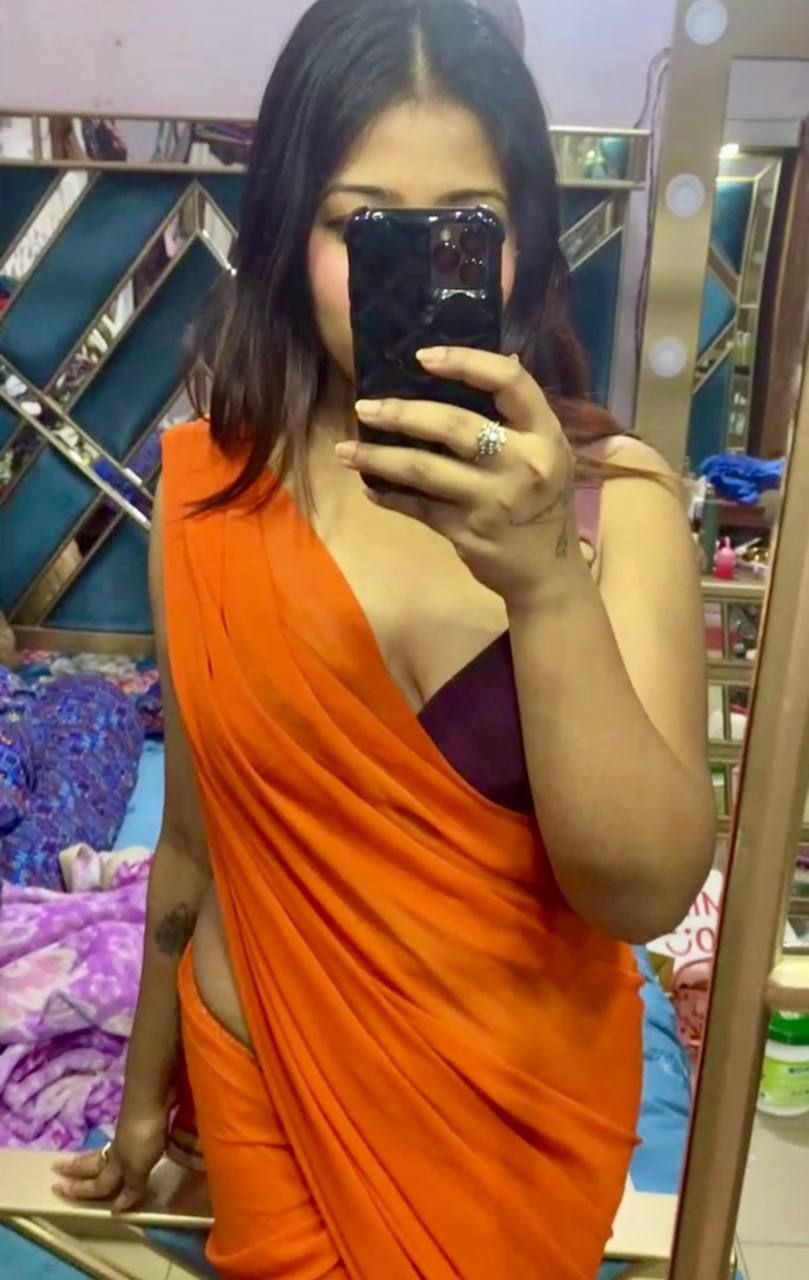 Big ass girlfriend strip and showing her naked body 2