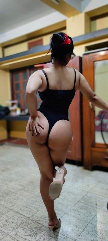 Big ass Indian beauty nude sexual appealing 2