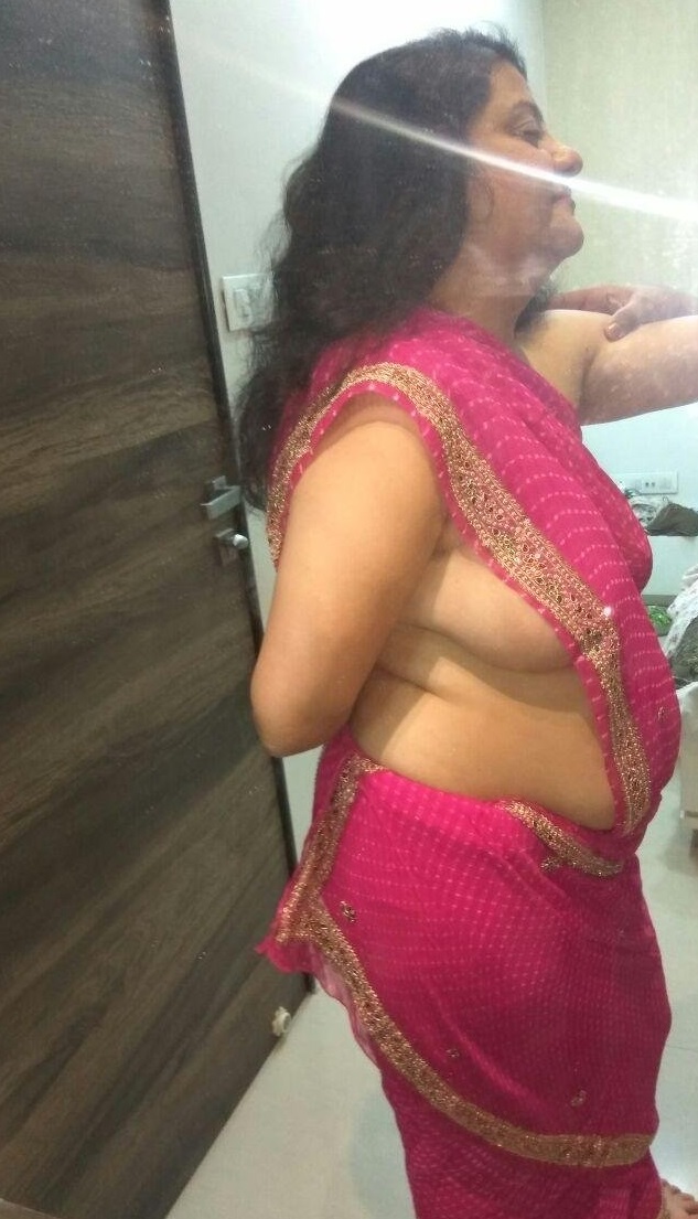 Big ass Indian MILF nude pics 1