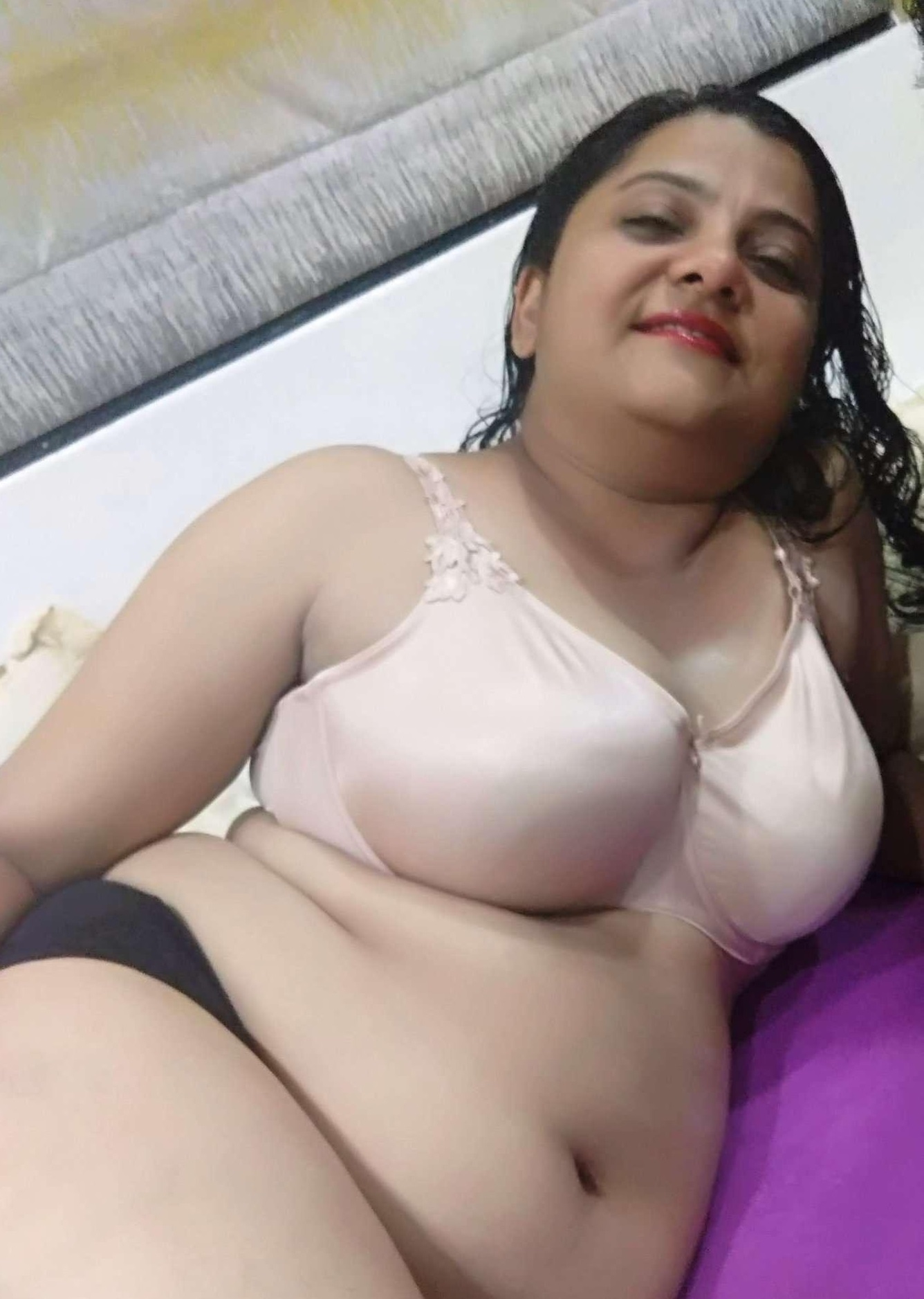 Big ass Indian MILF nude pics 3