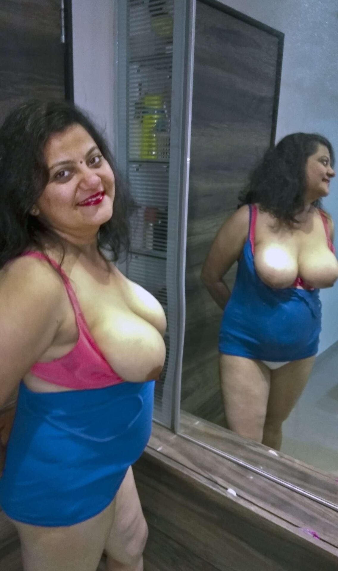 Big ass Indian MILF nude pics 6