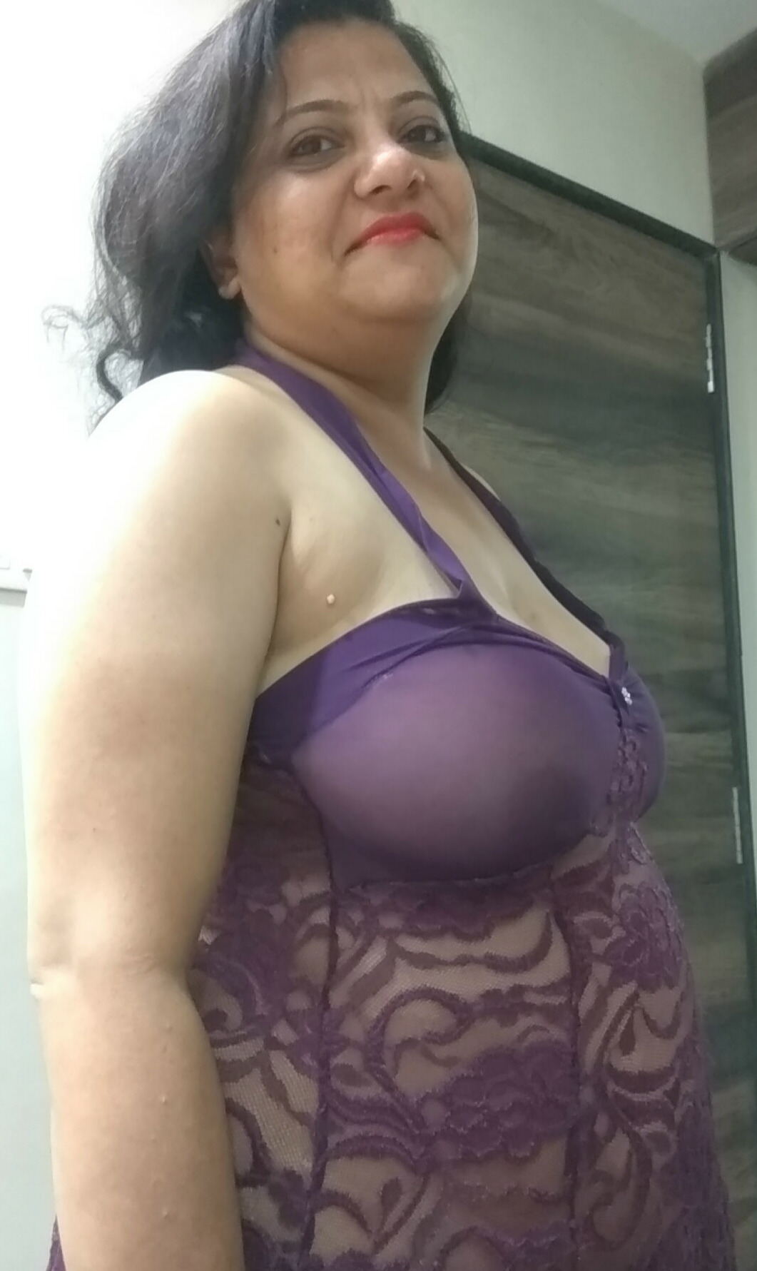 Big ass Indian MILF nude pics 8