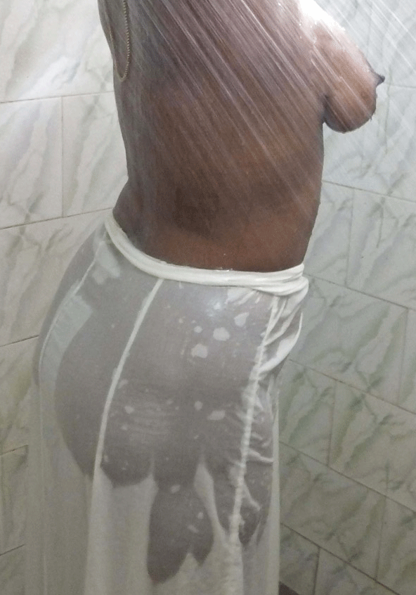 Big ass Indian wife nude photos goes live online 4