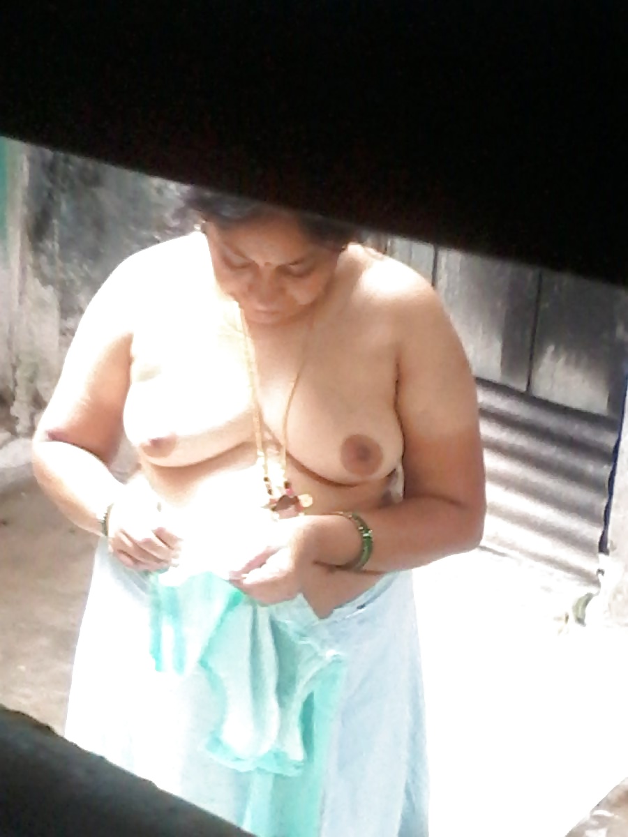 Big ass Indian wife nude pics shot by her neighbor 8