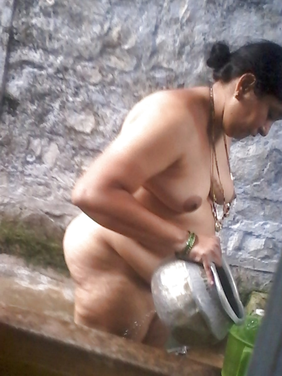 Big ass Indian wife nude pics shot by her neighbor 9