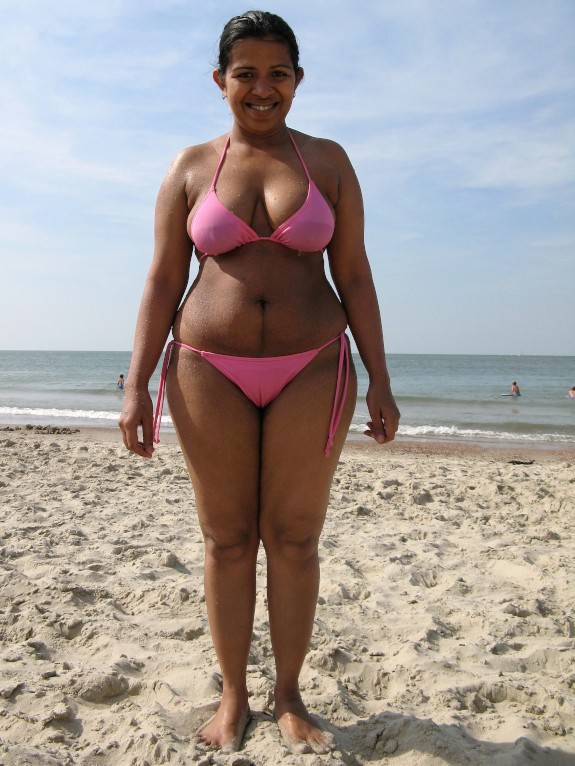 Big ass mature wife goes topless in the beach 3