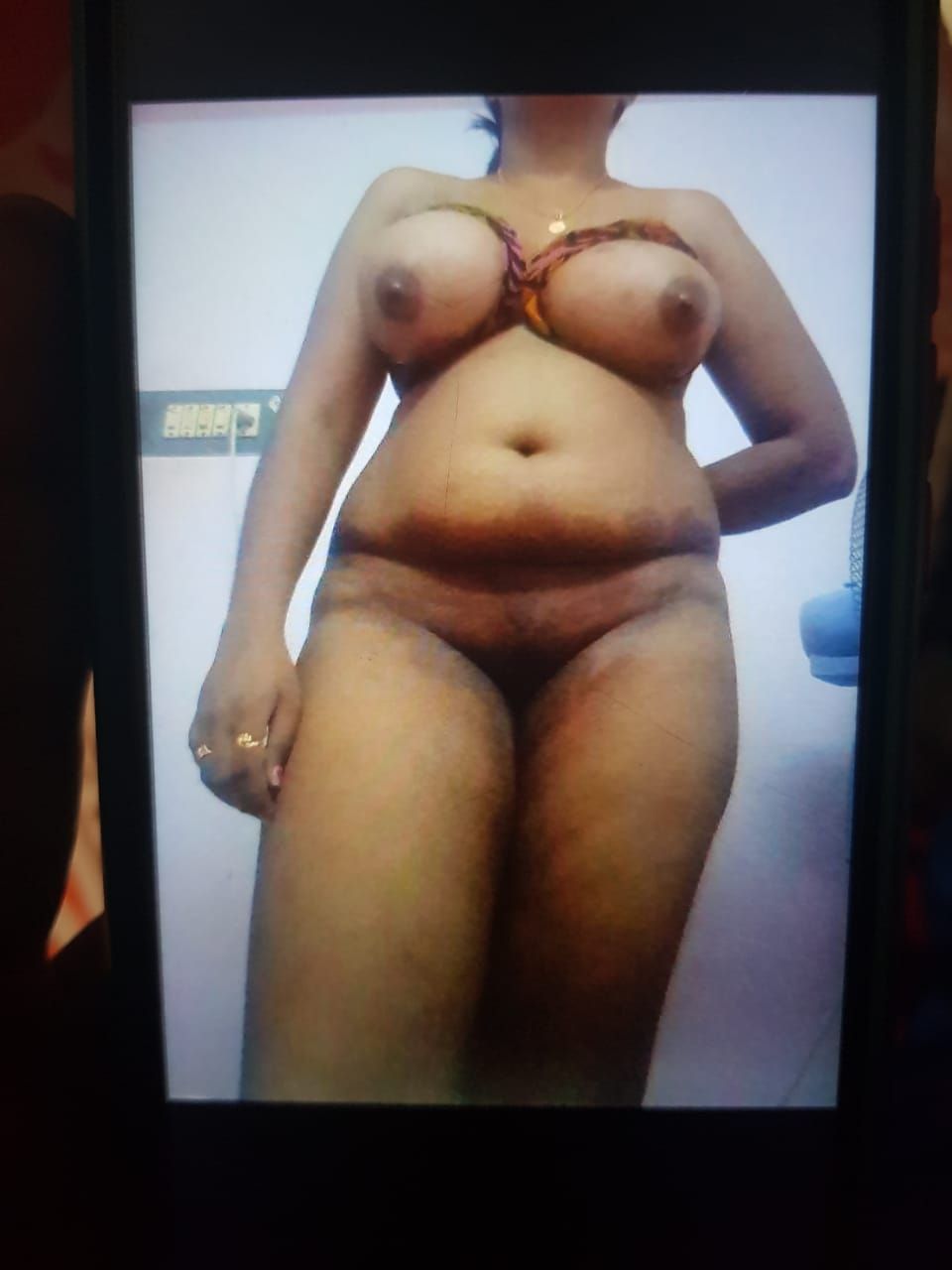 Big ass Tamil girlfriend plump big boobs pics 4