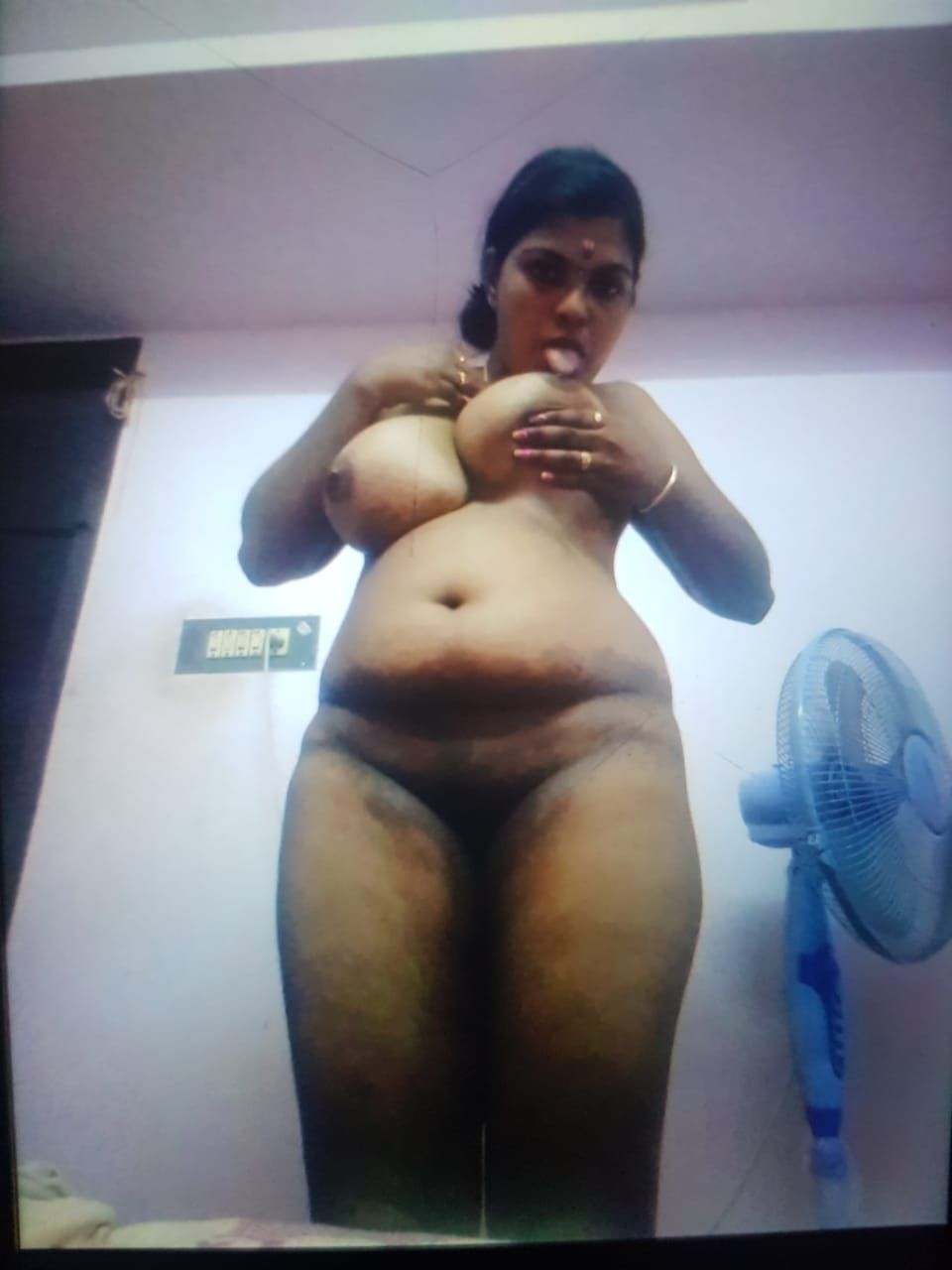 Big ass Tamil girlfriend plump big boobs pics 6