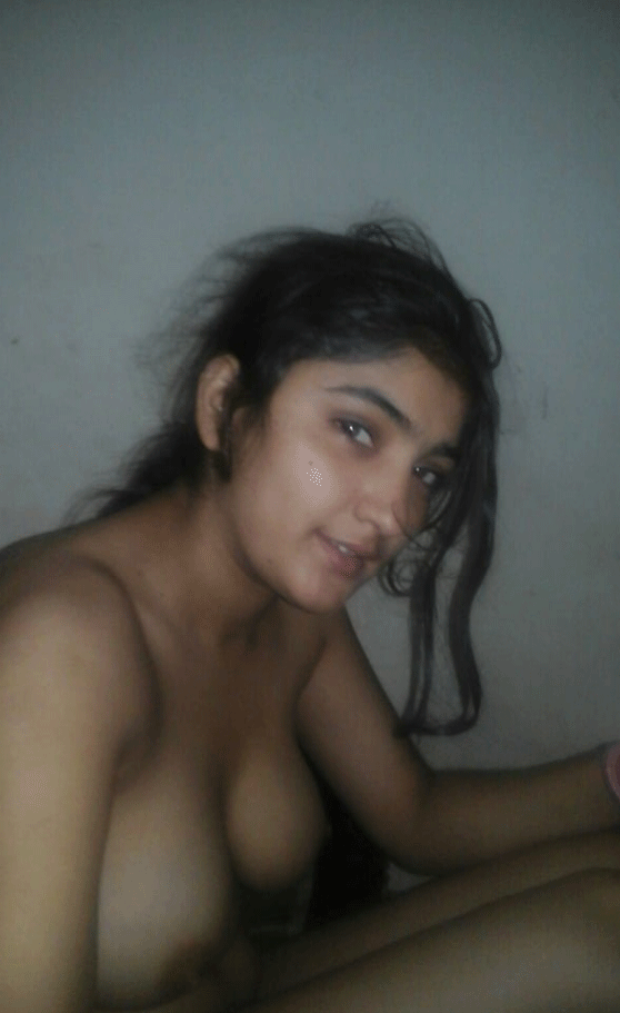 Big boob Desi college girl nude boobs pics 11