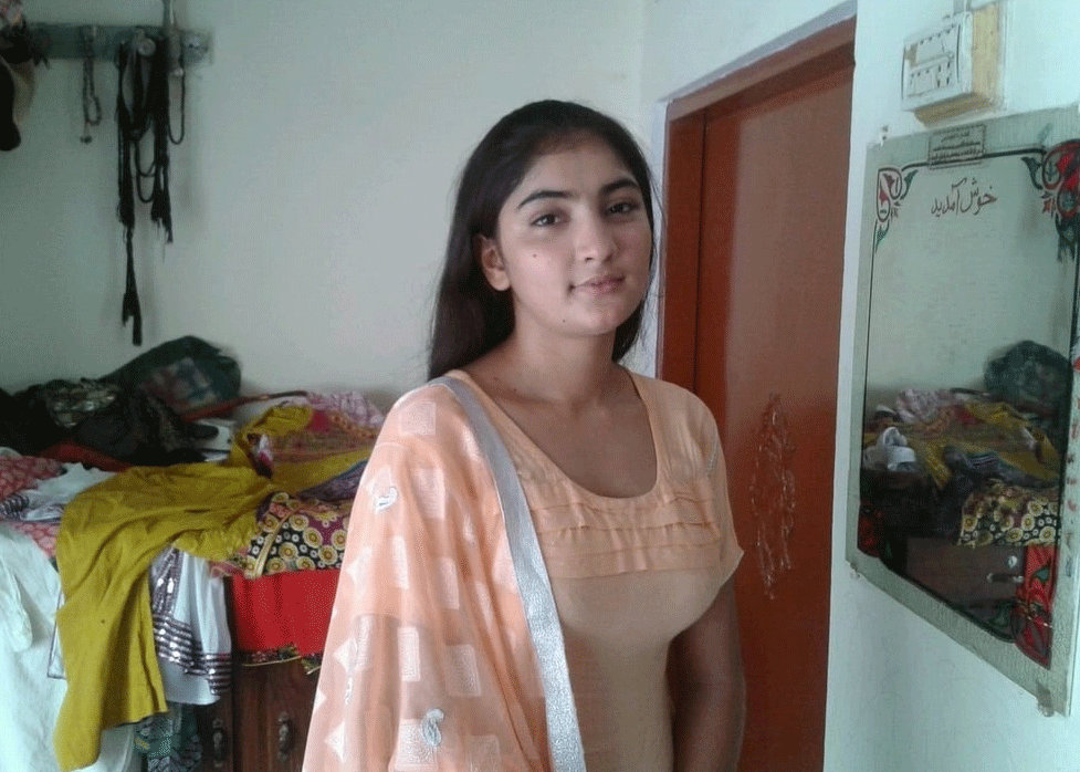 Big boob Desi college girl nude boobs pics 21