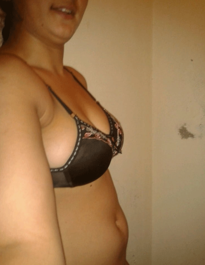 Big boob Desi college girl nude boobs pics 7