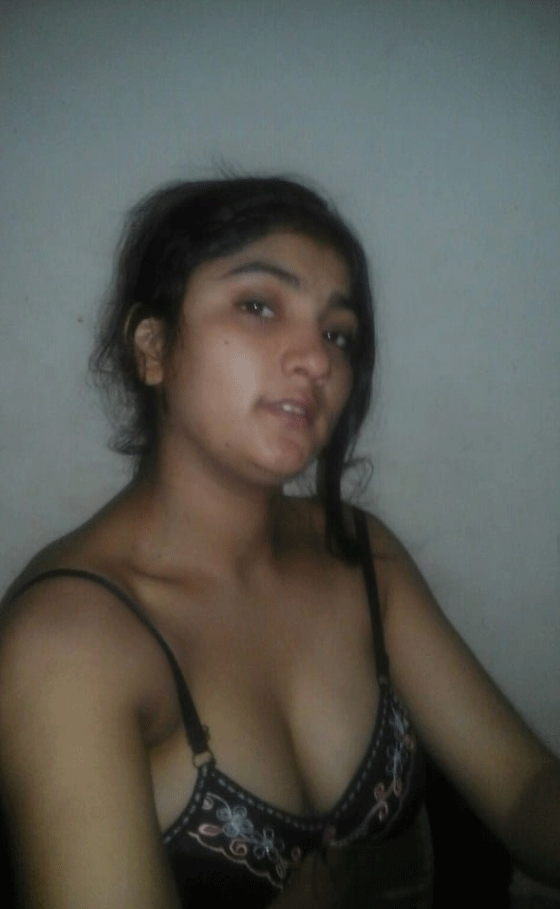 Big boob Desi college girl nude boobs pics 9