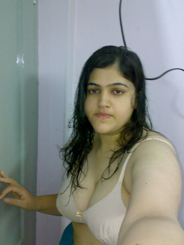 Big boob Indian college girl brings up her nude show 7