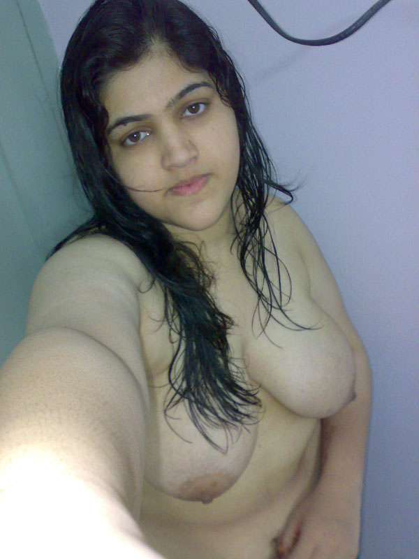Big boob Indian college girl brings up her nude show 8