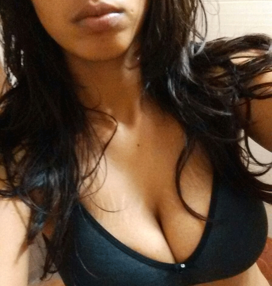 Big boob Indian girl Sakshi would drive your mood horny 8