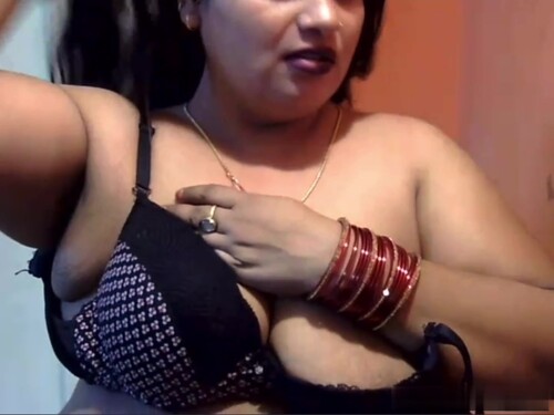 Big boobs aunty showing on stripchat live photo 3