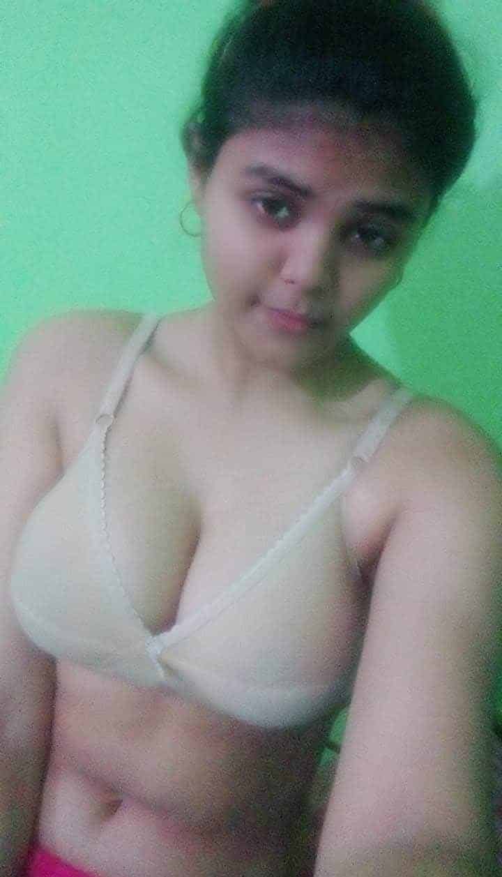 Big boobs Bengali girl nude photo exposure 1