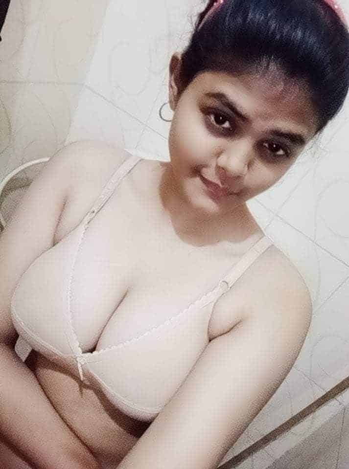 Big boobs Bengali girl nude photo exposure 6