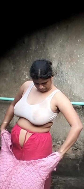 Big boobs bhabhi bathing caught by husband brother 3
