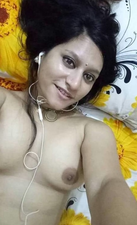Big boobs Bhabhi nude selfies 6