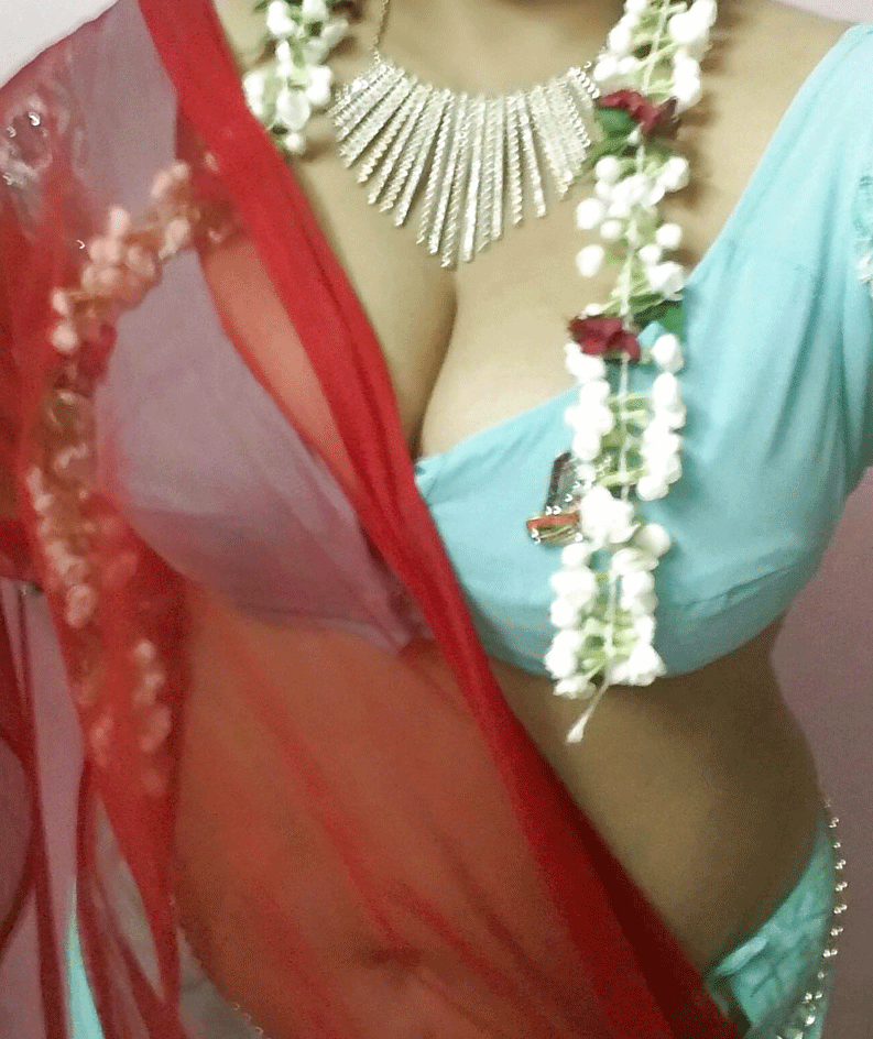 Big Boobs Bhabhi Velamma shows her juicy big boobs on cam 4