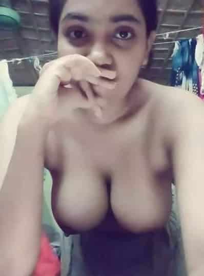 Big boobs Desi girl hot pics 1
