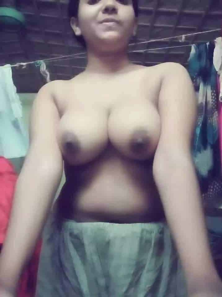 Big boobs Desi girl hot pics 3