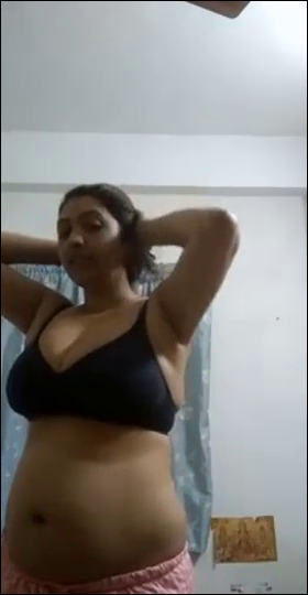 Big boobs desi office girl nude pics 1