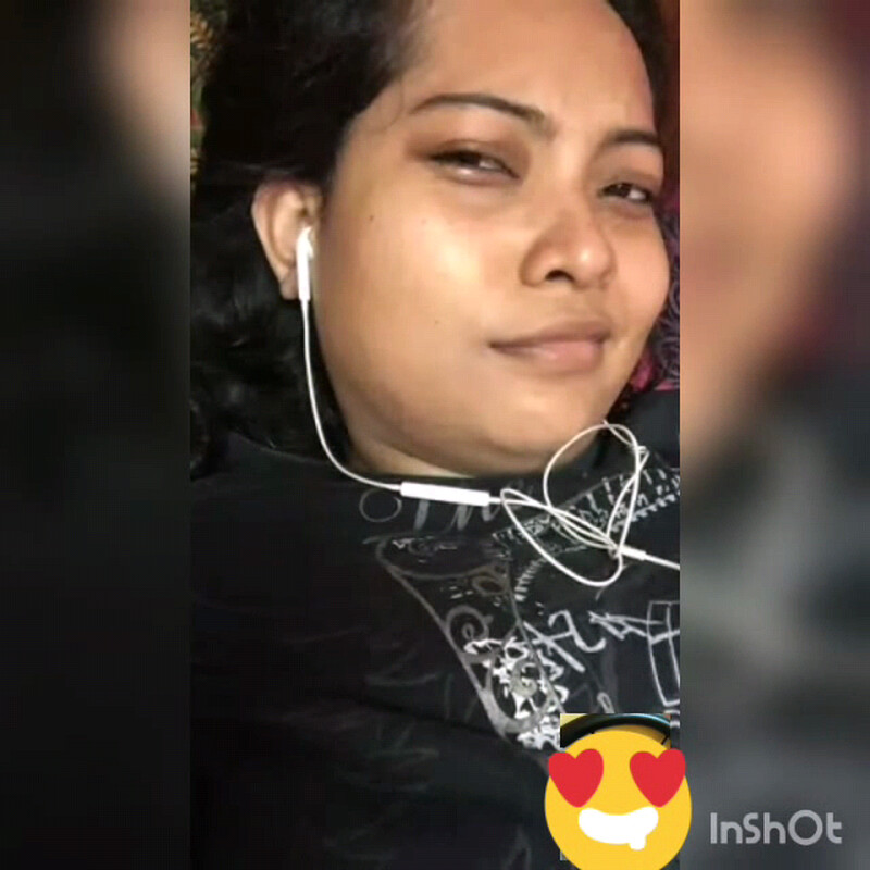 Big boobs GF live video call pics 4